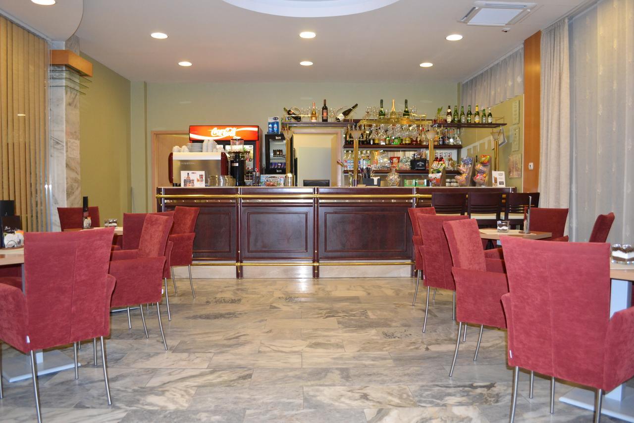 Debreceni Postas Udulo酒店 外观 照片